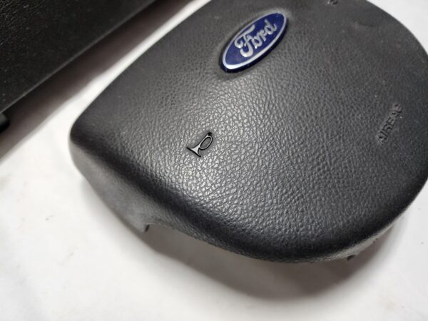 2006 - 2011 Ford Crown Victoria Drivers & Passengers Front Airbags (OEM) Black - Image 3