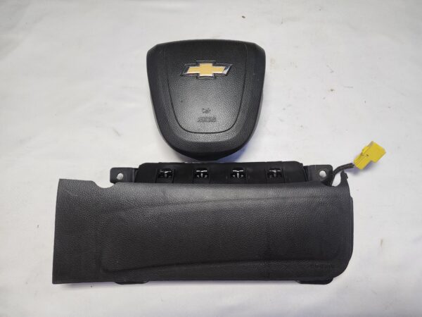 2011 - 2013 Chevy Cruze Drivers Steering Wheel & Knee Airbags