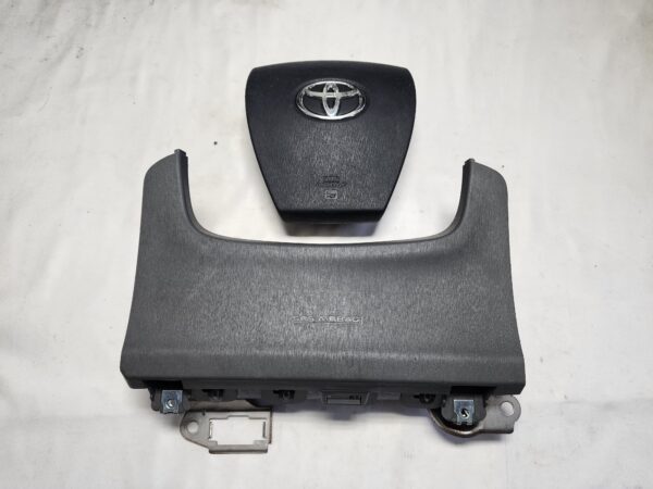 2010 - 2015 Toyota Prius Drivers Steering Wheel & Knee Airbags