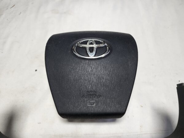 2010 - 2015 Toyota Prius Drivers Steering Wheel & Knee Airbags - Image 2